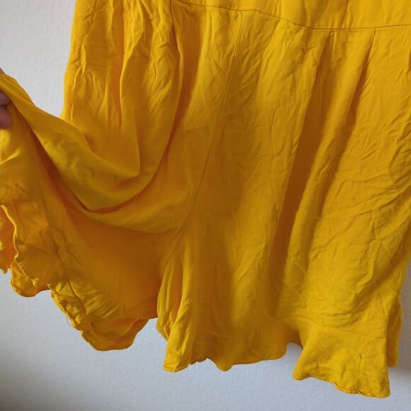 Torrid Romper Womens 2 2X Yellow Sunshine Bright Tie Front Pockets Ruffle Smock - Picture 4 of 8